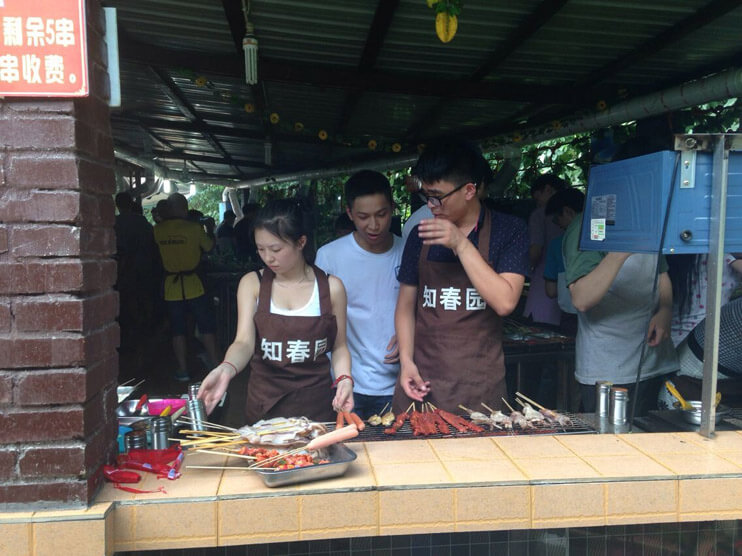 成都網(wǎng)站建設團隊烤肉現場(chǎng)